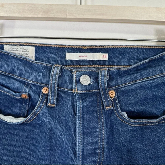 Levi's Womens Size 24 Wedgie Icon Fit Dark Wash  Jeans - Picture 8 of 16